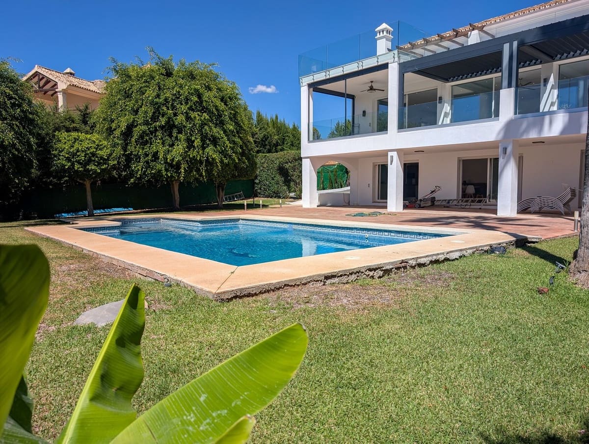 5 soverom Villa til salgs i Nueva Andalucia med svømmebasseng garasje - € 3 490 000 (Ref: 9306723)