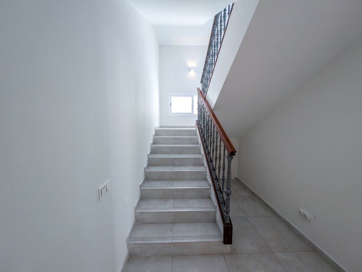 5 slaapkamer Villa te koop in Nueva Andalucia met zwembad garage - € 3.490.000 (Ref: 9306723)