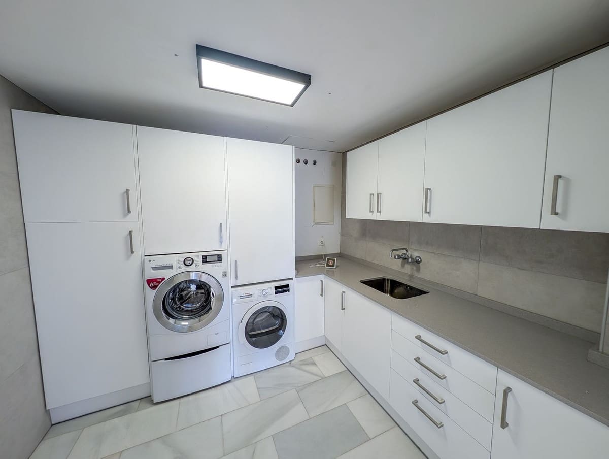 5 slaapkamer Villa te koop in Nueva Andalucia met zwembad garage - € 3.490.000 (Ref: 9306723)