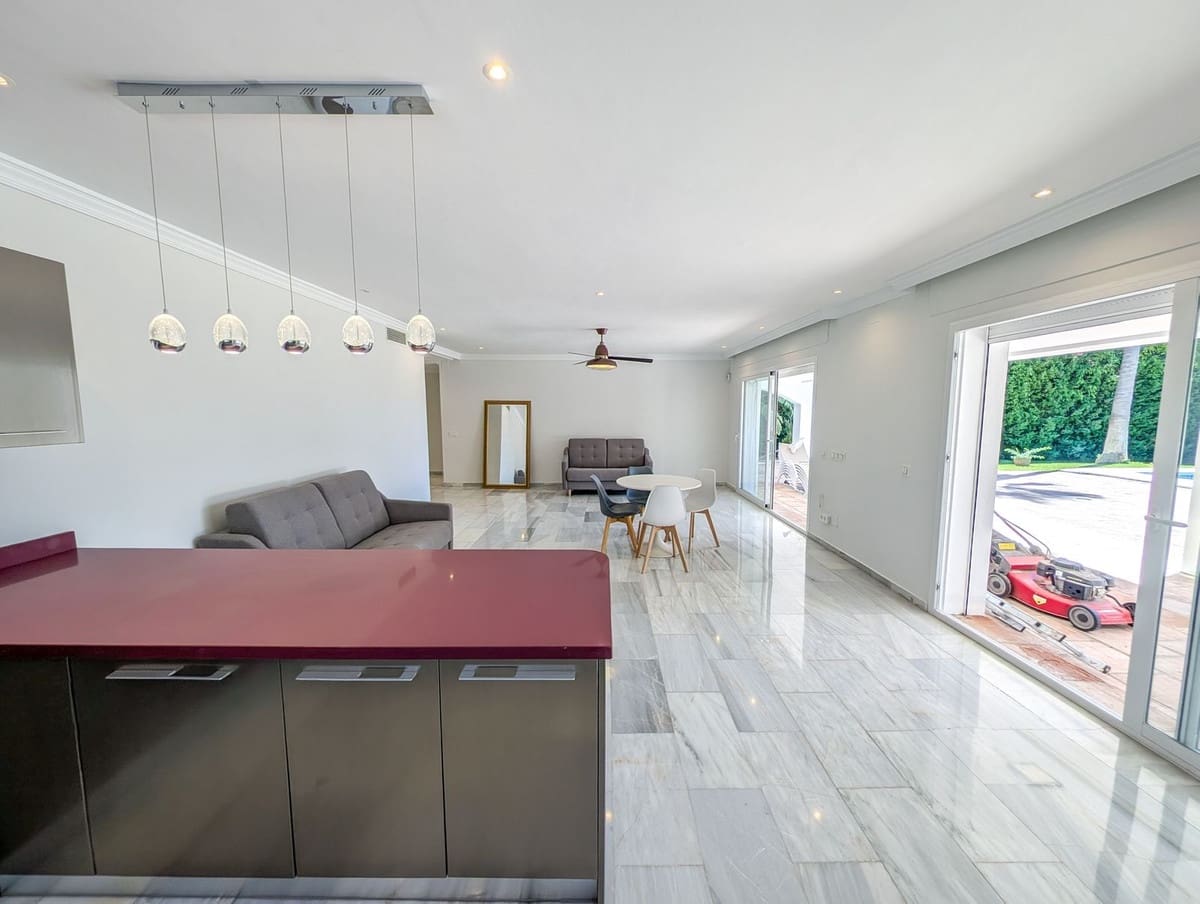 5 slaapkamer Villa te koop in Nueva Andalucia met zwembad garage - € 3.490.000 (Ref: 9306723)