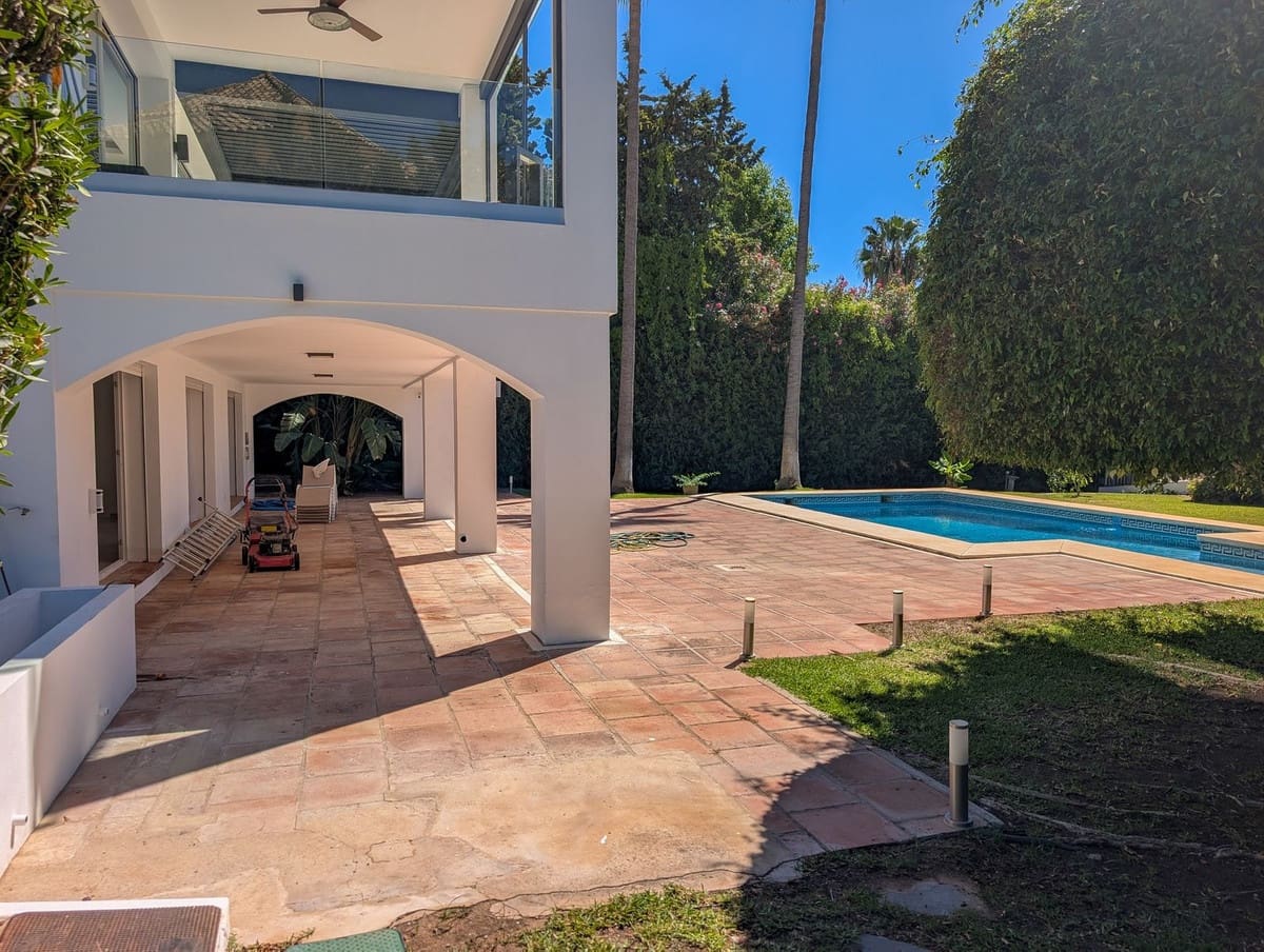 5 slaapkamer Villa te koop in Nueva Andalucia met zwembad garage - € 3.490.000 (Ref: 9306723)