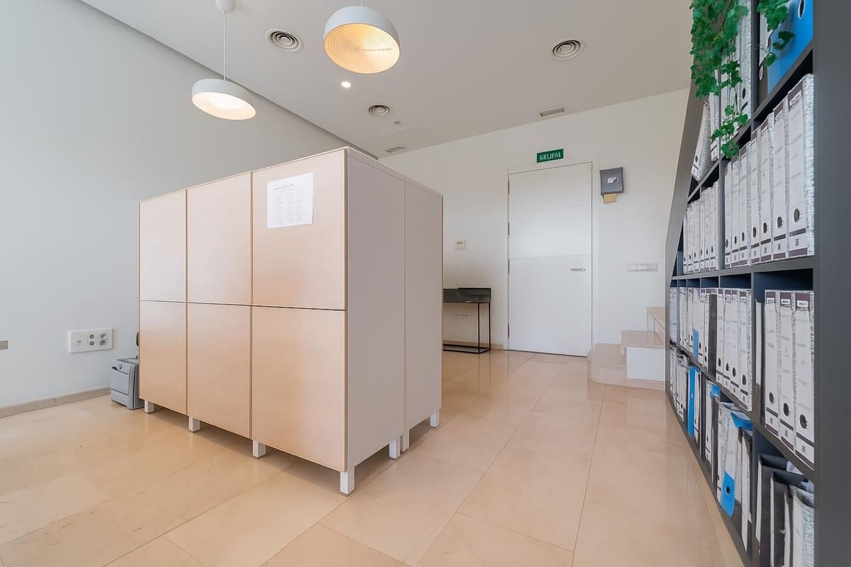 Biznes na sprzedaż w Marbella z garażem - 420 000 € (Ref: 9347913)