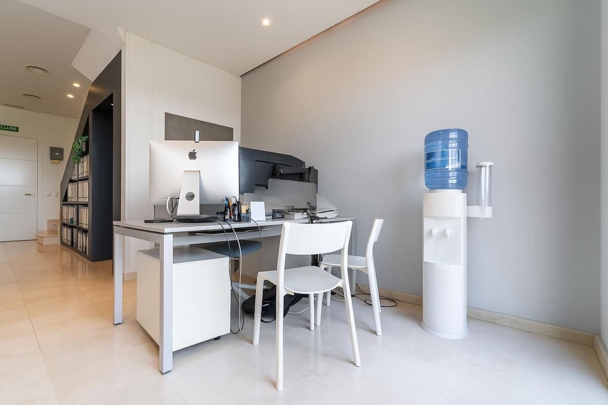 Biznes na sprzedaż w Marbella z garażem - 420 000 € (Ref: 9347913)