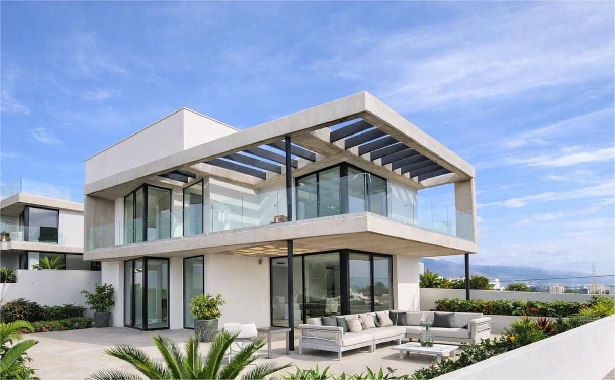 4 sypialnia Willa na sprzedaż w Nueva Andalucia z basenem garażem - 3 750 000 € (Ref: 9409695)