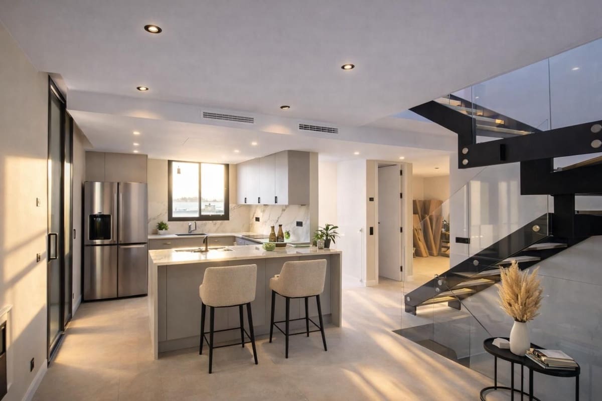 4 sypialnia Willa na sprzedaż w Nueva Andalucia z basenem garażem - 3 750 000 € (Ref: 9409695)