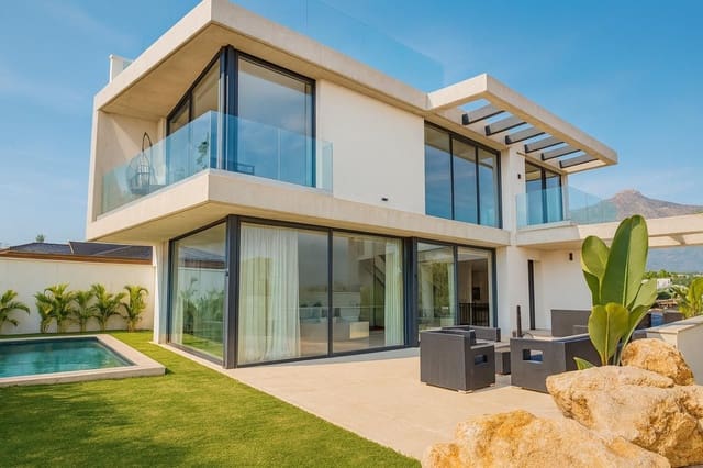 4 makuuhuone Huvila myytävänä paikassa Nueva Andalucia, Marbella mukana uima-altaan 
autotalli - 3 500 000 € (Ref: 9414850)