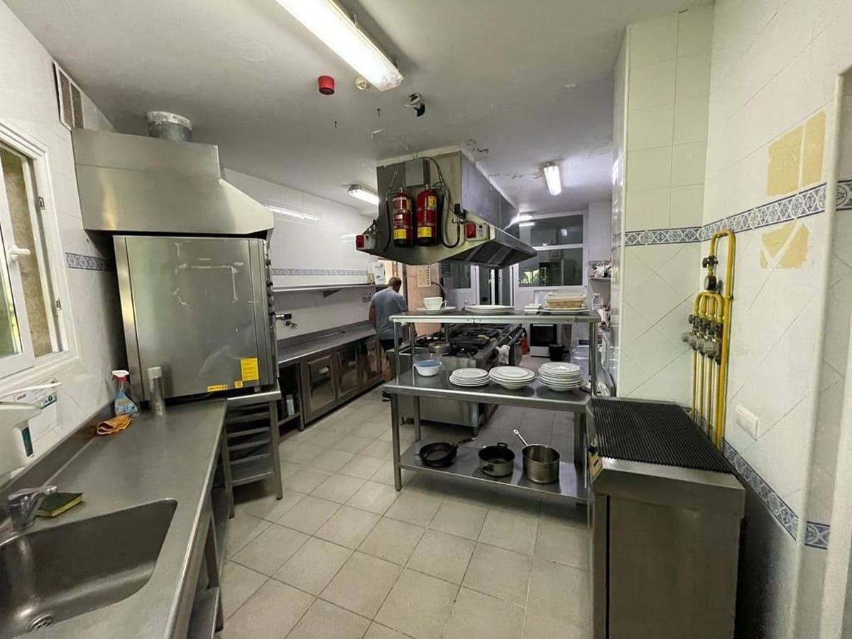 82 bedroom Hotel for sale in Marbella with pool garage - € 11,000,000 (Ref: 9438350)