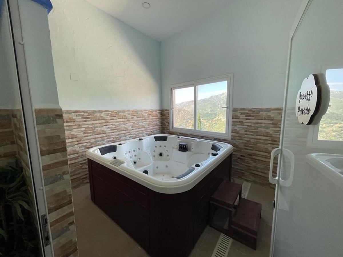 82 bedroom Hotel for sale in Marbella with pool garage - € 11,000,000 (Ref: 9438350)