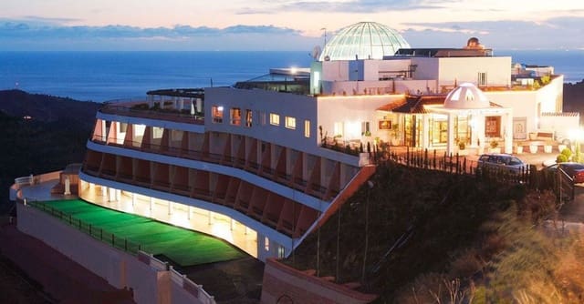 82 soveværelse Hotel til salg i Marbella med swimmingpool garage - € 11.000.000 (Ref: 9438350)