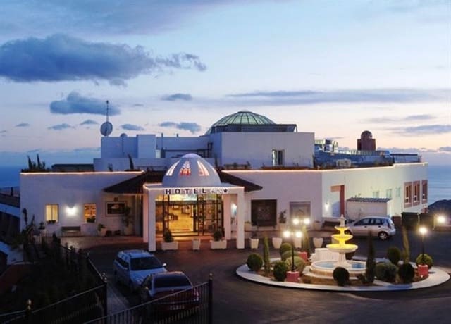 82 soveværelse Hotel til salg i Marbella med swimmingpool garage - € 11.000.000 (Ref: 9438350)