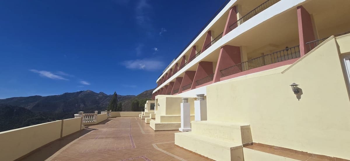 82 soveværelse Hotel til salg i Marbella med swimmingpool garage - € 11.000.000 (Ref: 9438350)