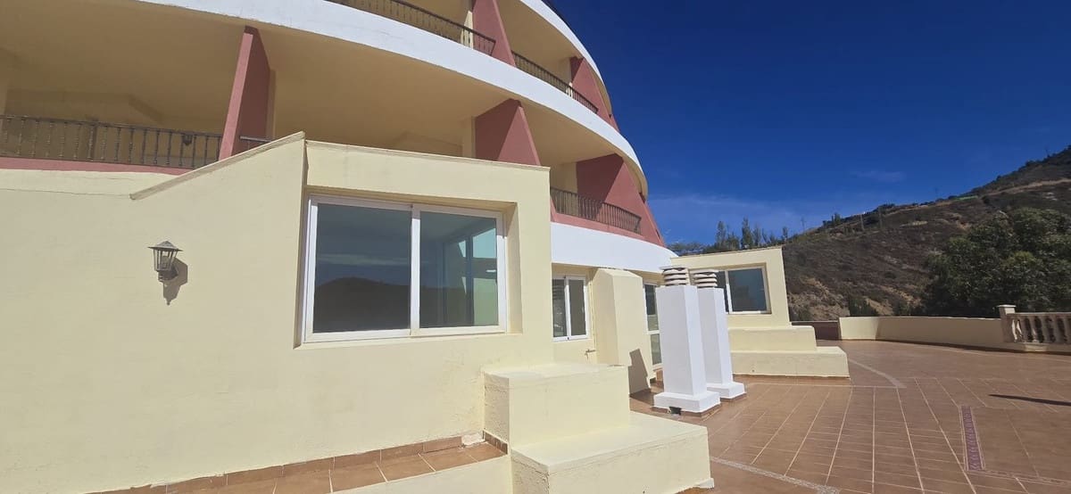 82 soveværelse Hotel til salg i Marbella med swimmingpool garage - € 11.000.000 (Ref: 9438350)