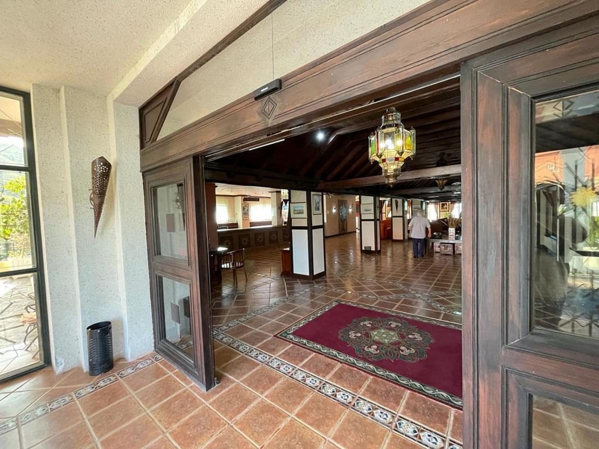 82 soveværelse Hotel til salg i Marbella med swimmingpool garage - € 11.000.000 (Ref: 9438350)