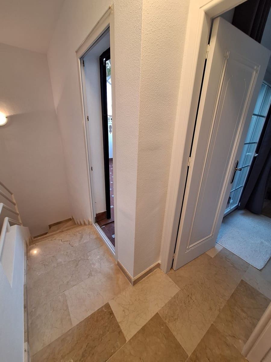 3 bedroom Townhouse for sale in Playa Flamenca with pool garage - € 264,000 (Ref: 9464806)