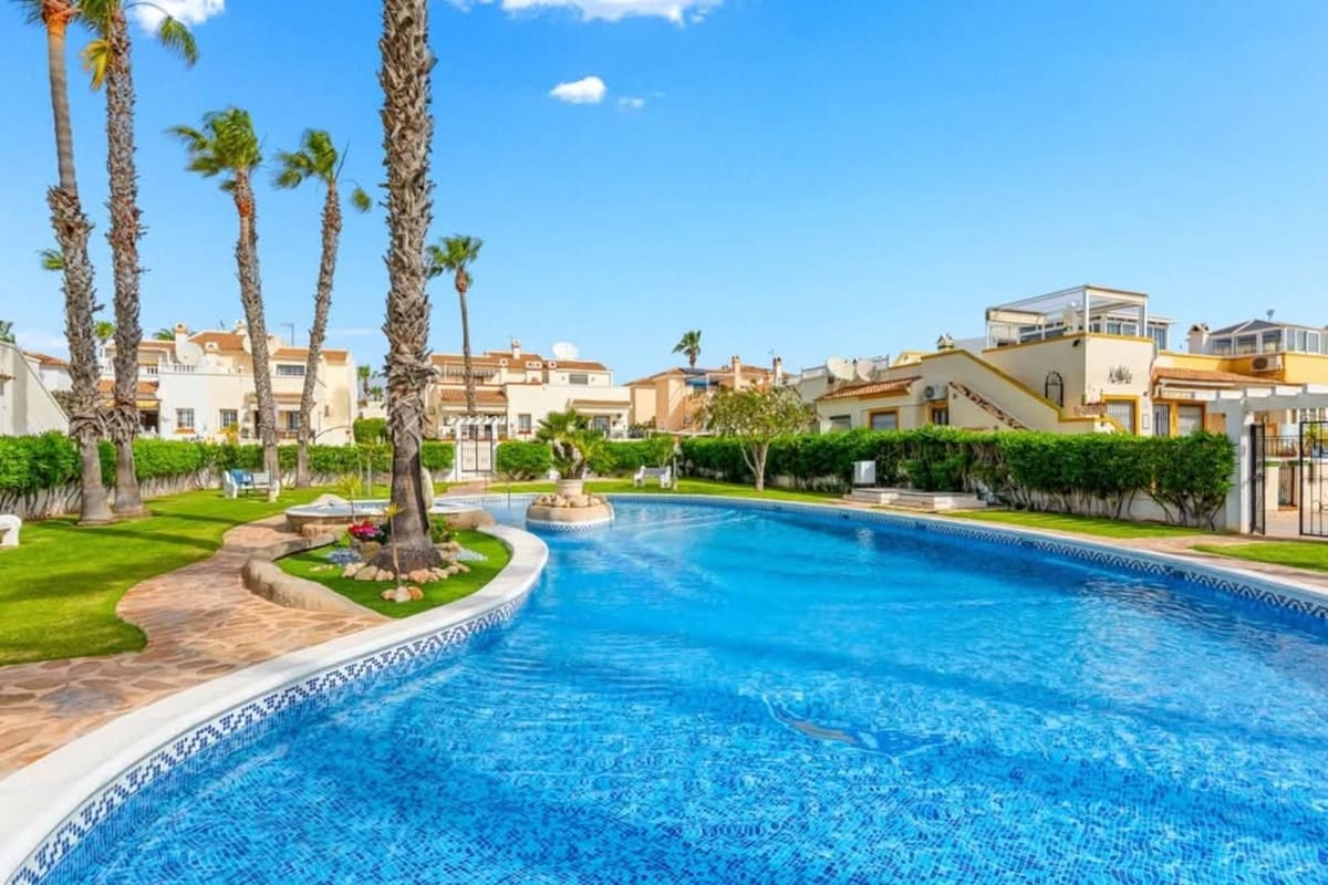 3 bedroom Townhouse for sale in Playa Flamenca with pool garage - € 264,000 (Ref: 9464806)