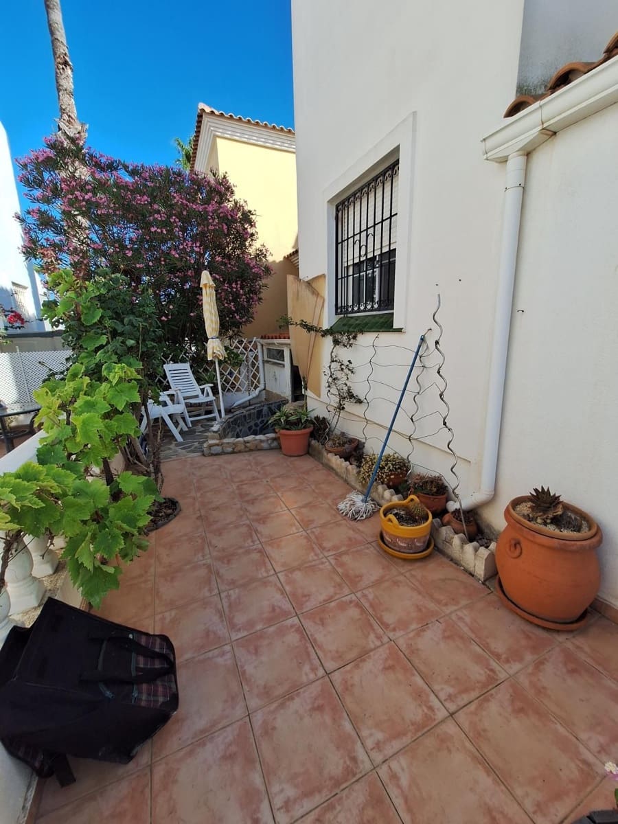 3 bedroom Townhouse for sale in Playa Flamenca with pool garage - € 264,000 (Ref: 9464806)