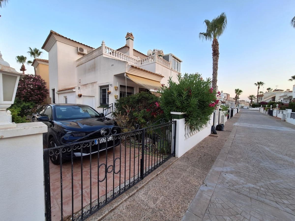 3 bedroom Townhouse for sale in Playa Flamenca with pool garage - € 264,000 (Ref: 9464806)