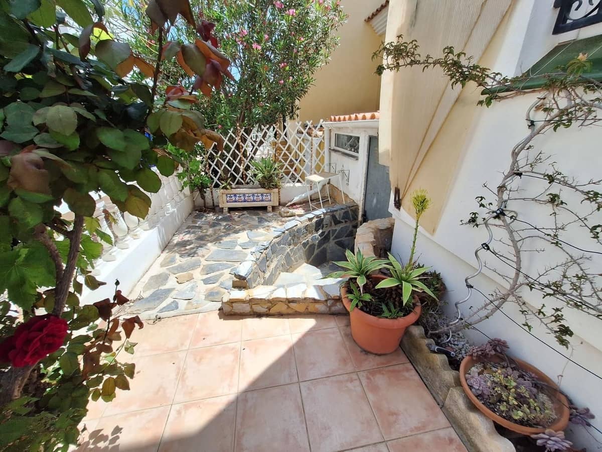 3 bedroom Townhouse for sale in Playa Flamenca with pool garage - € 264,000 (Ref: 9464806)