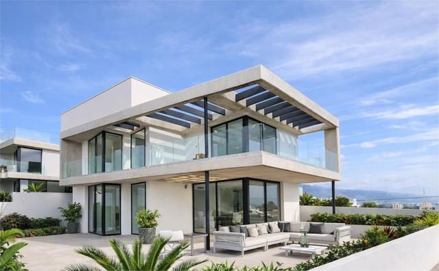 Chalet de 4 habitaciones en Nueva Andalucia, Marbella en alquiler con piscina garaje - 15.000 € (Ref: 9480678)