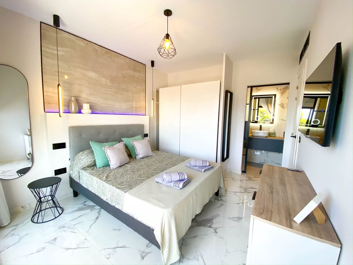 2 bedroom Bungalow for sale in San Pedro de Alcantara with pool garage - € 349,000 (Ref: 9484069)