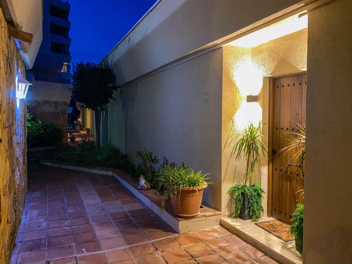 2 bedroom Bungalow for sale in San Pedro de Alcantara with pool garage - € 349,000 (Ref: 9484069)