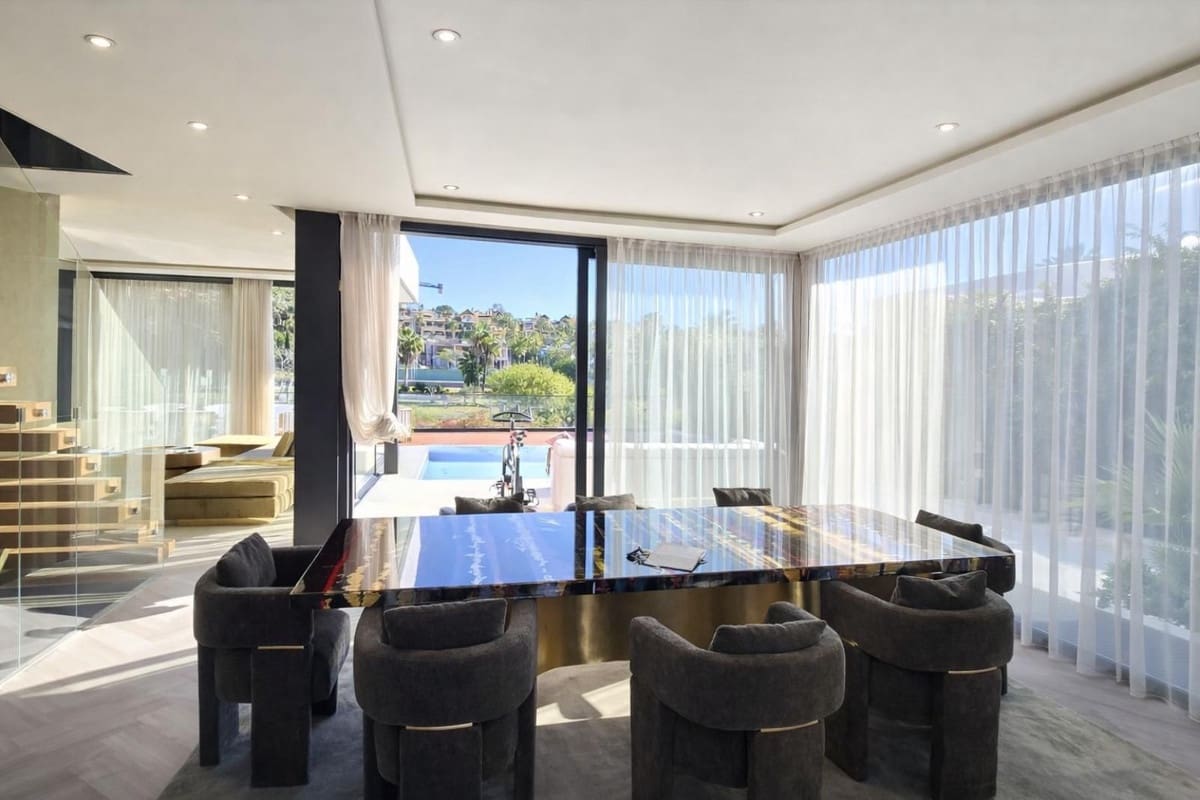 3 soveværelse Villa til salg i Estepona med swimmingpool garage - € 1.999.000 (Ref: 9528957)