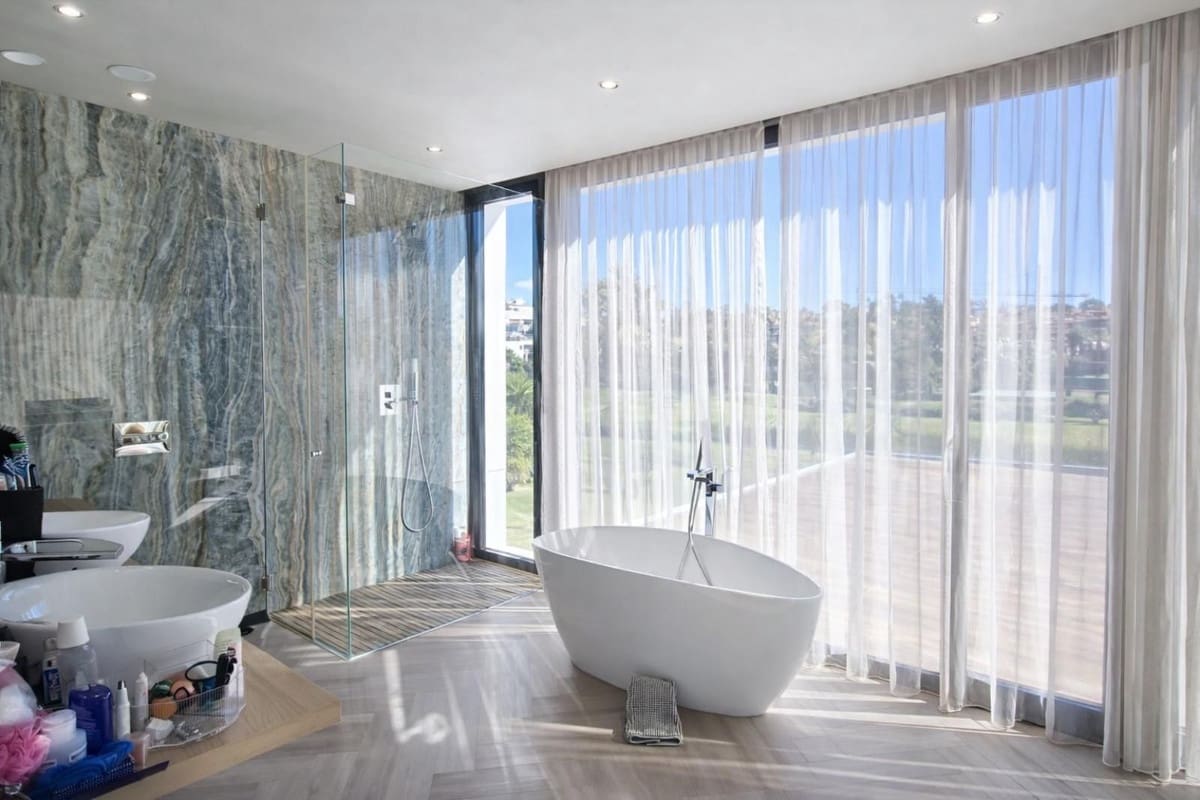 3 soveværelse Villa til salg i Estepona med swimmingpool garage - € 1.999.000 (Ref: 9528957)