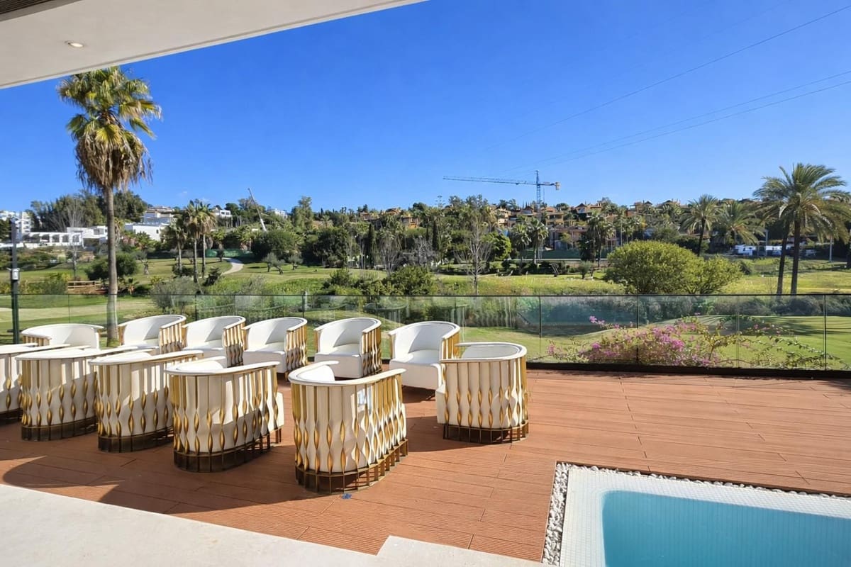 3 soveværelse Villa til salg i Estepona med swimmingpool garage - € 1.999.000 (Ref: 9528957)