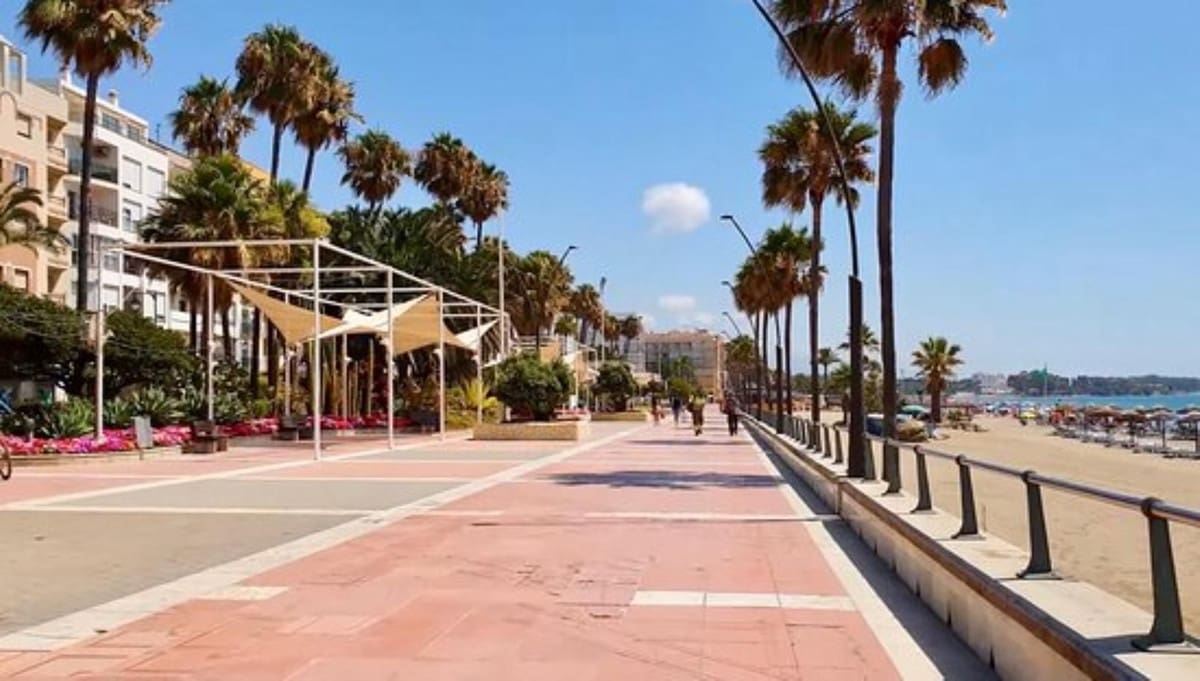 3 soveværelse Villa til salg i Estepona med swimmingpool garage - € 1.999.000 (Ref: 9528957)