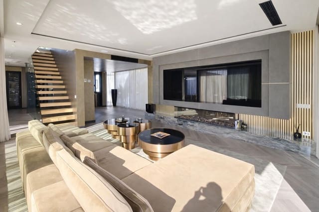 3 soverom Villa til salgs i Estepona med svømmebasseng garasje - € 1 990 000 (Ref: 9528957)