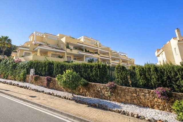 2 soverom Leilighet til leie i Nueva Andalucia, Marbella med svømmebasseng garasje - € 2 200 (Ref: 9536934)
