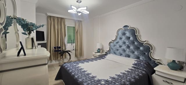 2 soverom Leilighet til leie i Nueva Andalucia, Marbella med svømmebasseng garasje - € 2 200 (Ref: 9536934)