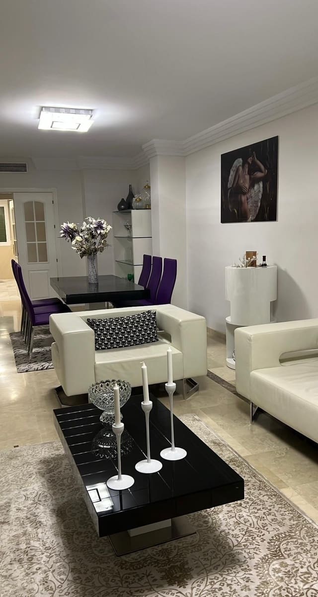 Apartamento de 2 habitaciones en Nueva Andalucia en alquiler con piscina garaje - 2.200 € (Ref: 9536934)