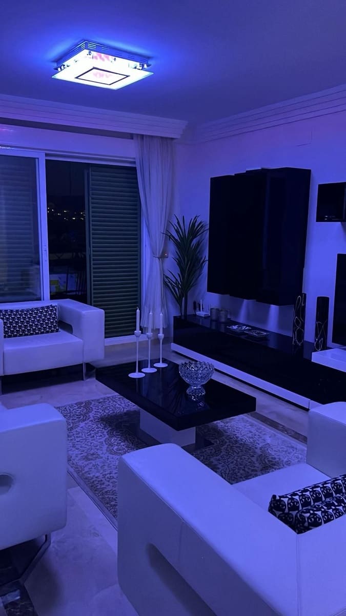 Apartamento de 2 habitaciones en Nueva Andalucia en alquiler con piscina garaje - 2.200 € (Ref: 9536934)