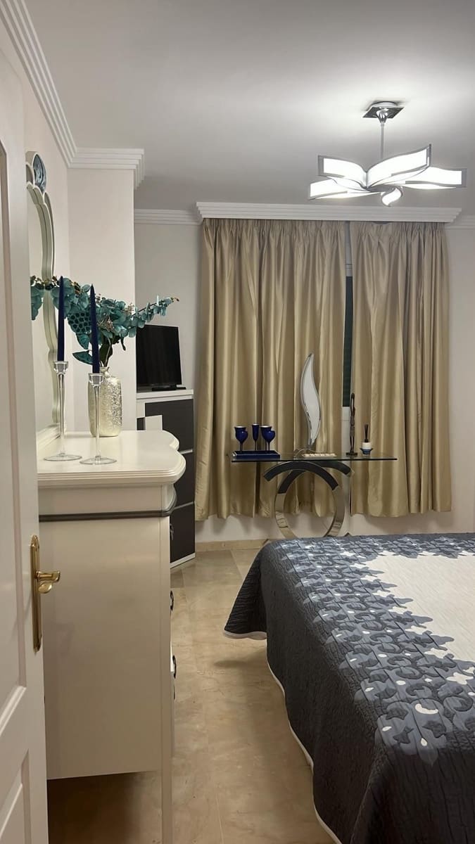 Apartamento de 2 habitaciones en Nueva Andalucia en alquiler con piscina garaje - 2.200 € (Ref: 9536934)