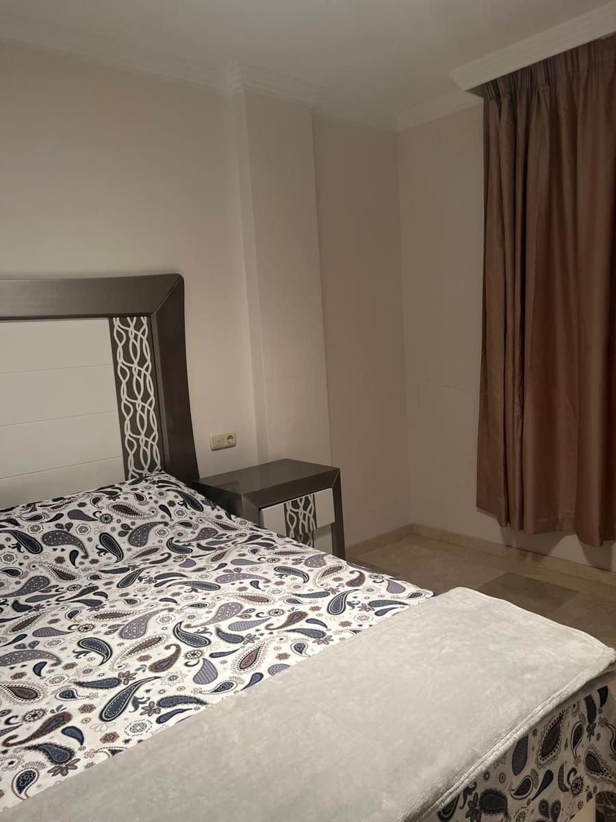 Apartamento de 2 habitaciones en Nueva Andalucia en alquiler con piscina garaje - 2.200 € (Ref: 9536934)