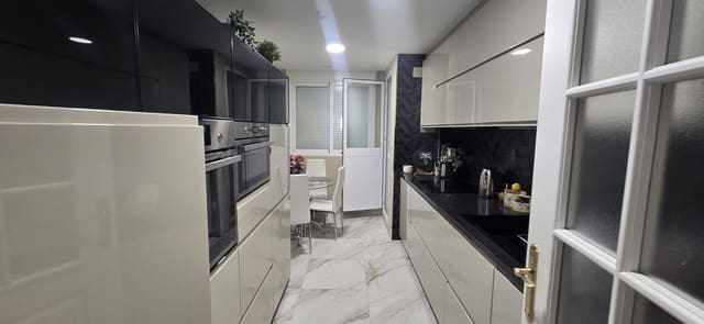 2 makuuhuone Huoneisto vuokrattavana paikassa Nueva Andalucia, Marbella mukana uima-altaan 
autotalli - 2 200 € (Ref: 9536934)