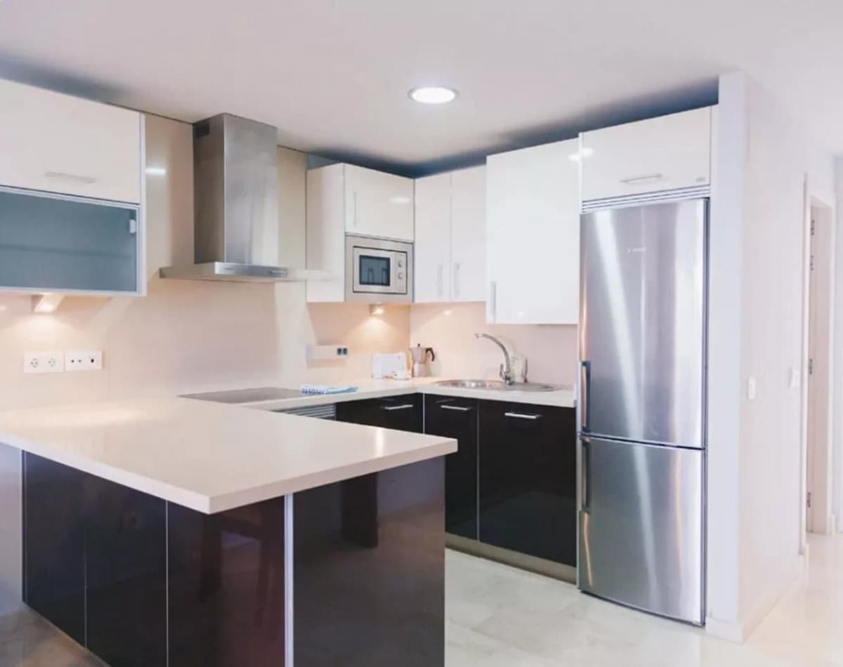 2 Zimmer Apartment zu verkaufen in Estepona mit Pool Garage - 154.000 € (Ref: 9537844)