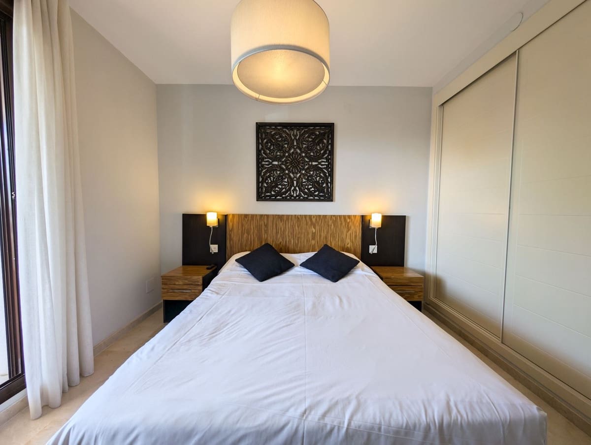 2 Zimmer Apartment zu verkaufen in Estepona mit Pool Garage - 154.000 € (Ref: 9537844)