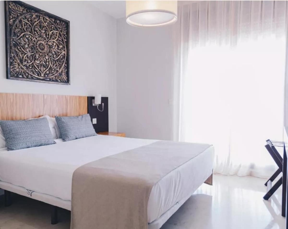 Apartamento de 2 habitaciones en Estepona en venta con piscina garaje - 145.000 € (Ref: 9537844)