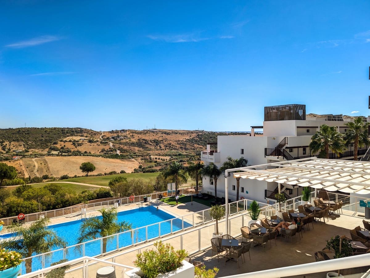 Apartamento de 2 habitaciones en Estepona en venta con piscina garaje - 145.000 € (Ref: 9537844)