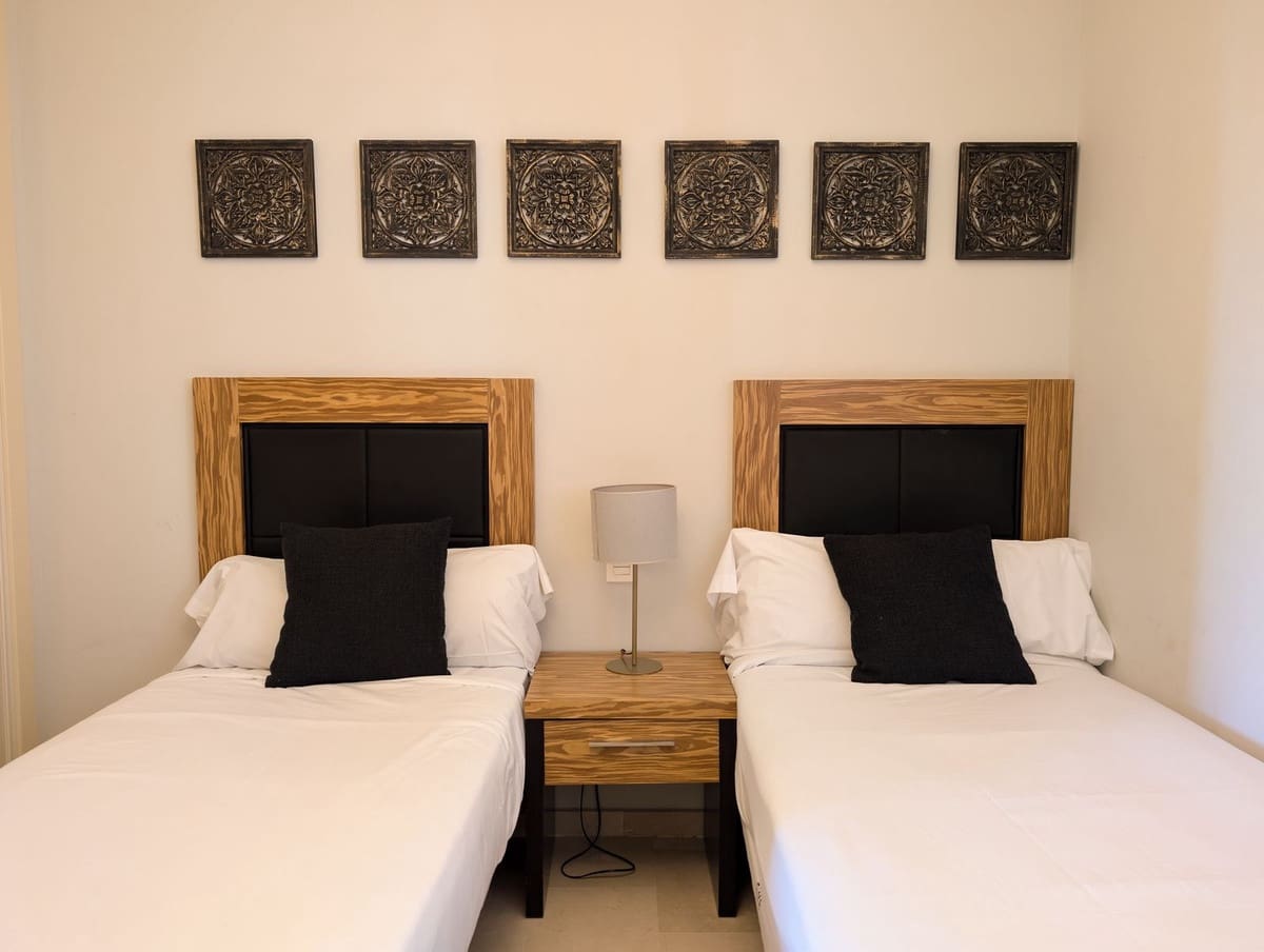 Apartamento de 2 habitaciones en Estepona en venta con piscina garaje - 145.000 € (Ref: 9537844)