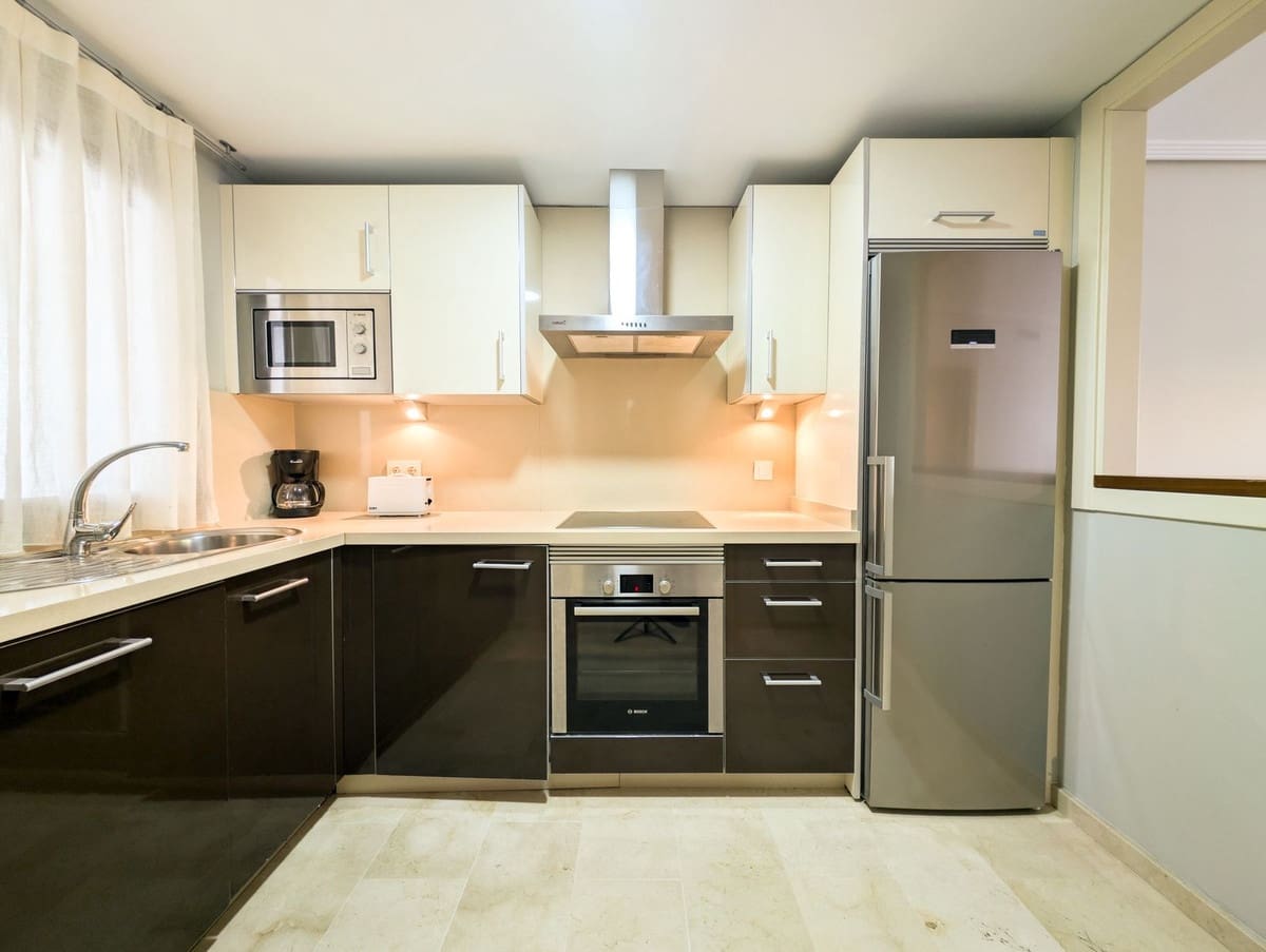 2 bedroom Apartment for sale in Estepona with pool garage - € 145,000 (Ref: 9537844)