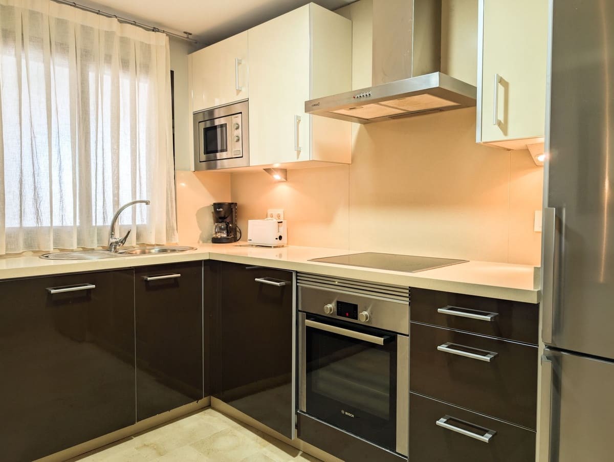 2 bedroom Apartment for sale in Estepona with pool garage - € 145,000 (Ref: 9537844)