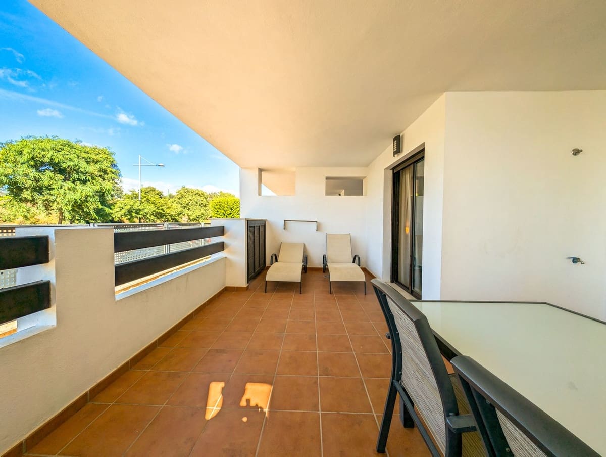 2 bedroom Apartment for sale in Estepona with pool garage - € 145,000 (Ref: 9537844)