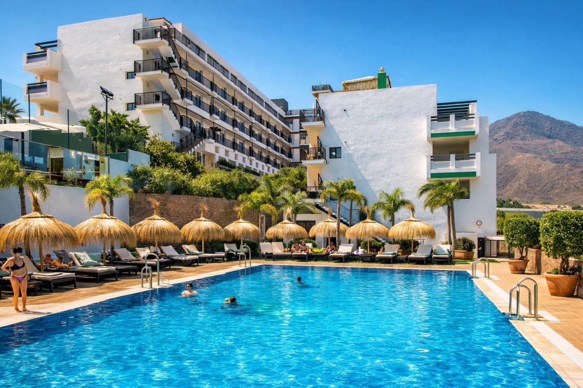 2 bedroom Apartment for sale in Estepona with pool garage - € 145,000 (Ref: 9537844)