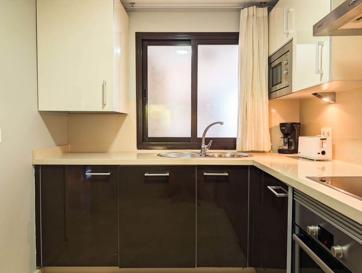 2 bedroom Apartment for sale in Estepona with pool garage - € 145,000 (Ref: 9537844)