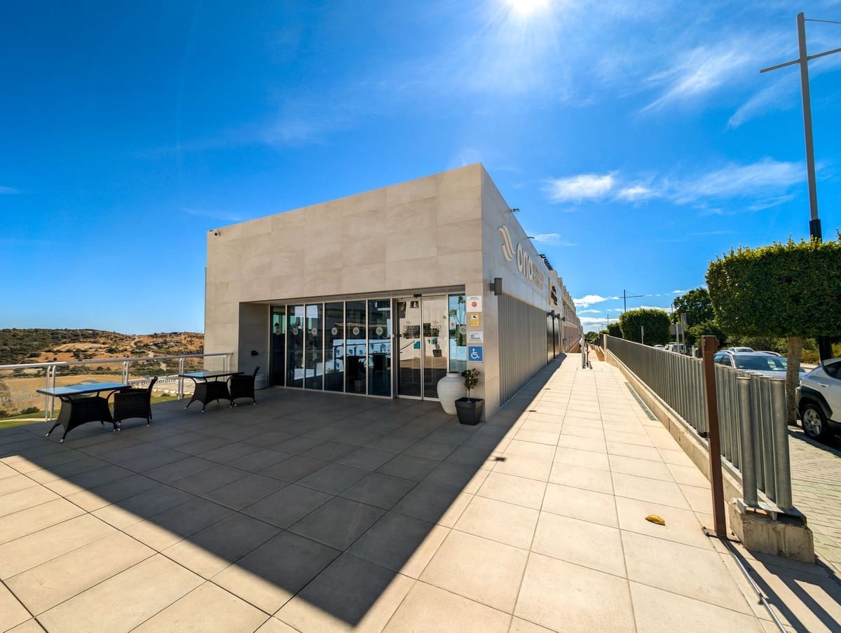 2 bedroom Apartment for sale in Estepona with pool garage - € 145,000 (Ref: 9537844)
