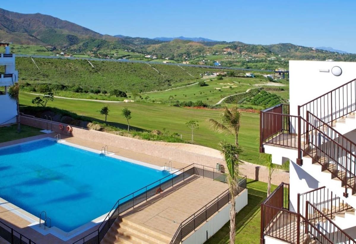 2 bedroom Apartment for sale in Estepona with pool garage - € 145,000 (Ref: 9537844)