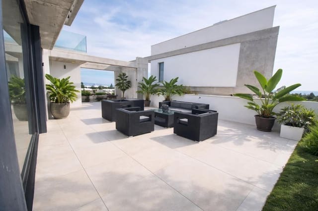 Chalet de 2 habitaciones en Nueva Andalucia, Marbella en alquiler con piscina garaje - 12.000 € (Ref: 9566292)